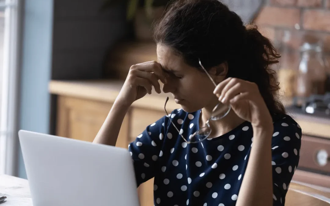 What are the Symptoms of Dry Eye?